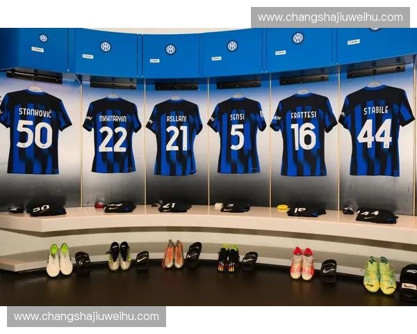 蓝黑荣耀传承下的国际米兰经典战袍风云史与城市精神共鸣篇章传奇 蓝黑荣耀传承下的国际米兰经典战袍风云史与城市精神共鸣篇章传奇